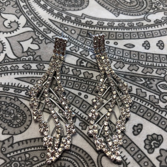 ⬇️ Leaf shaped rhinestone earrings - Picture 6 of 6